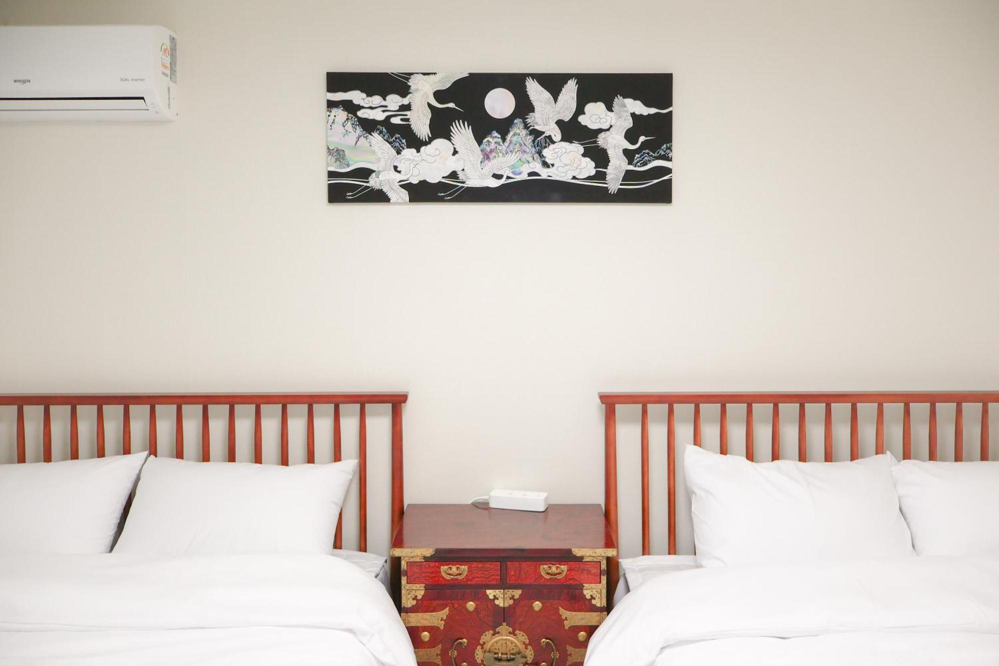 Yeobaek,2br,1ba - 2min To Hongdae, 5mins To Sangsu Station * Seoul