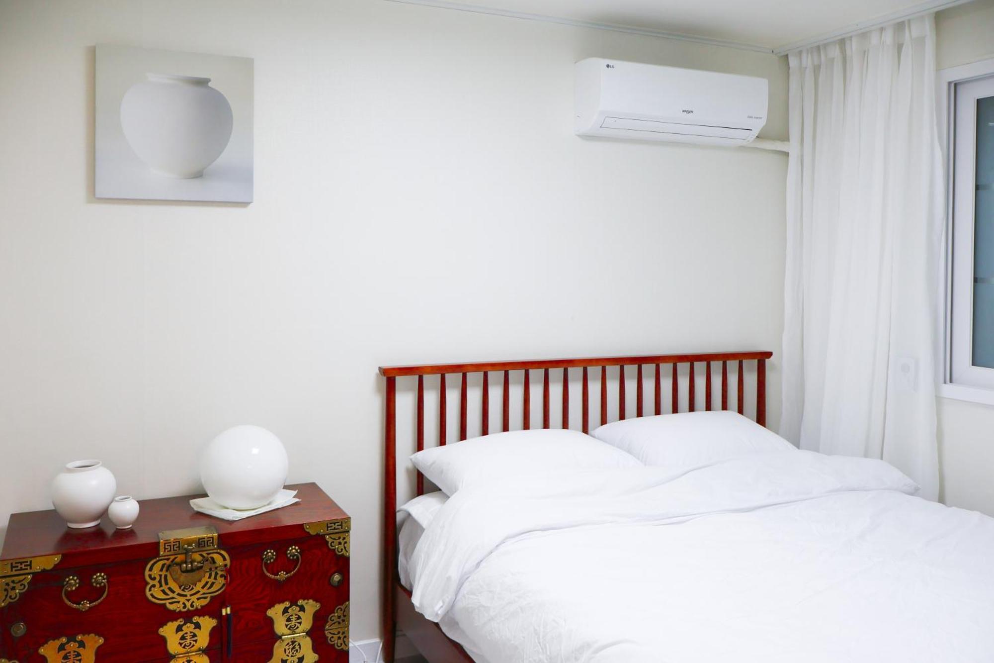 Yeobaek,2br,1ba - 2min To Hongdae, 5mins To Sangsu Station * Seoul