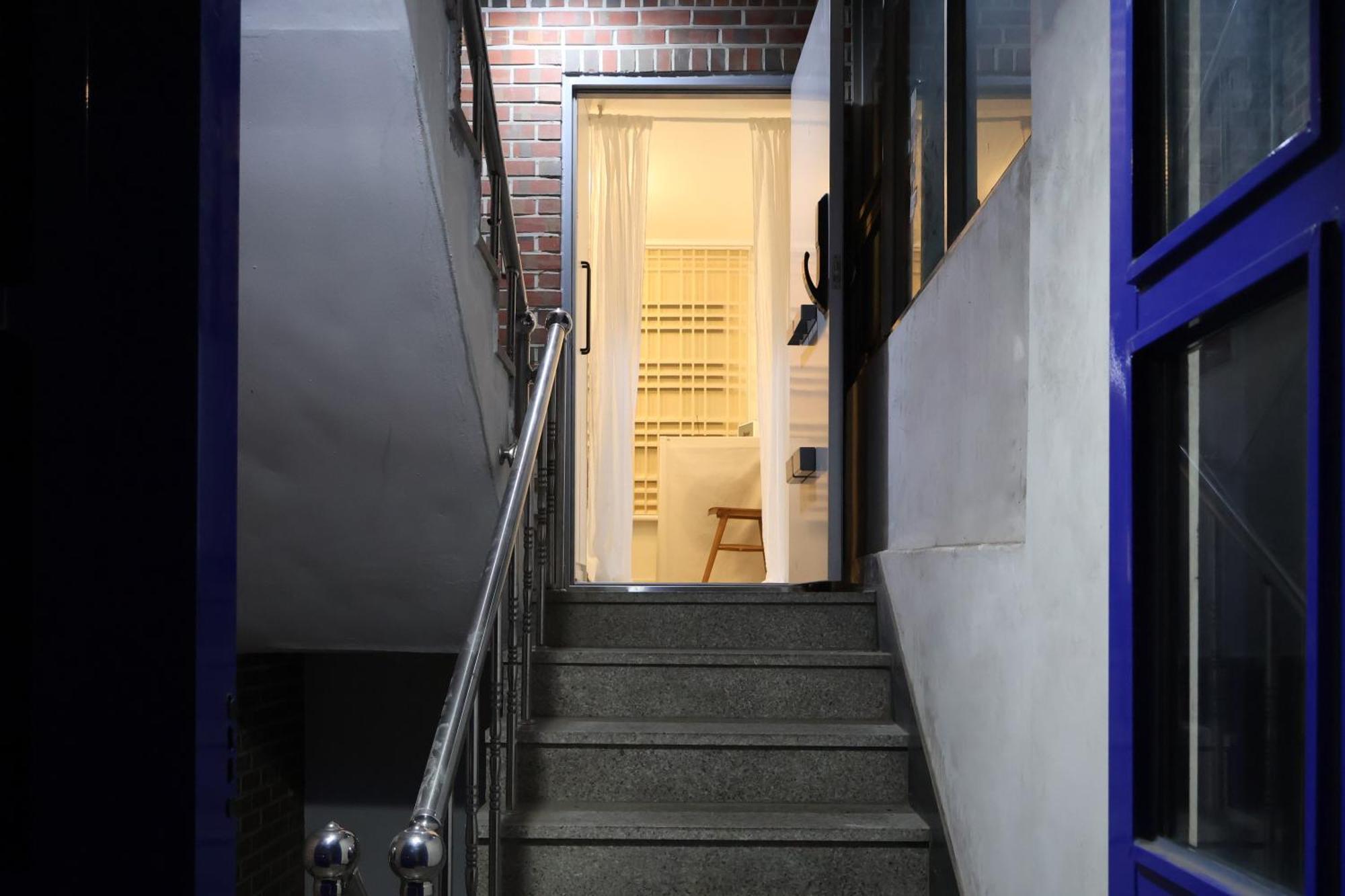 Apartment Yeobaek,2br,1ba - 2min To Hongdae, 5mins To Sangsu Station Seoul